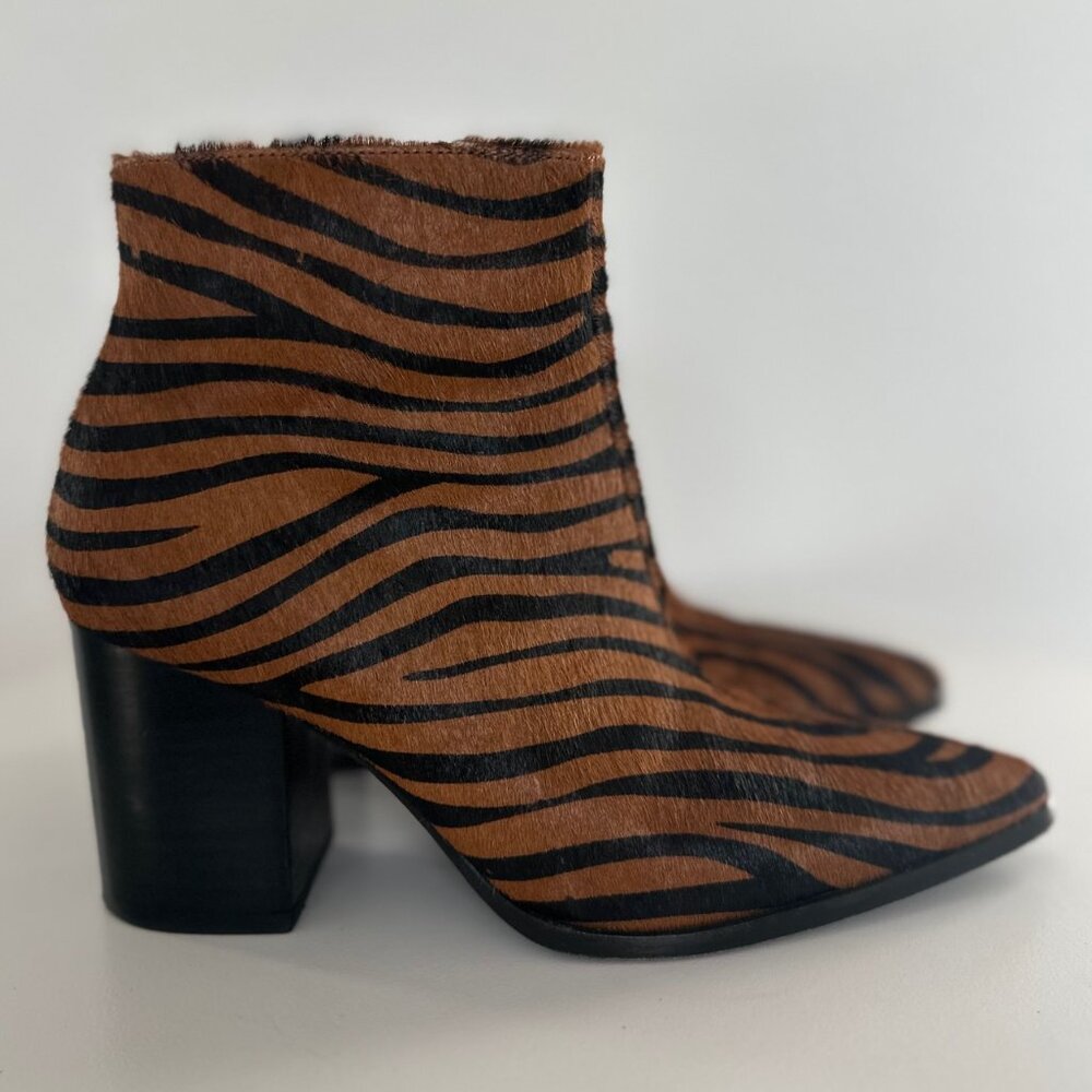 HOUSE OF HARLOW 1960 ZEBRA STRIPE ANKLE BOOTS, 5.5, BLACK/BROWN